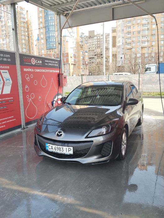 Автомобіль мазда