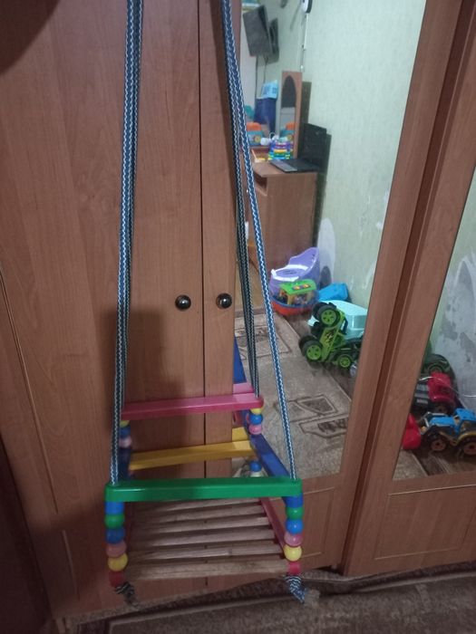 Детская качелька