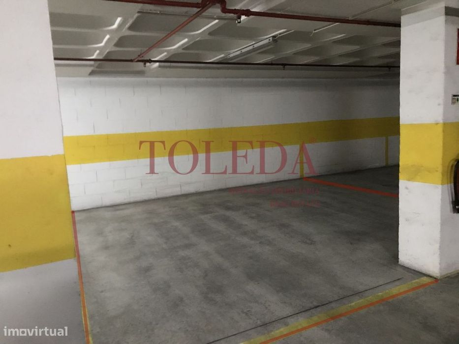 Parqueamento com 26m2 próximo do Aeroporto