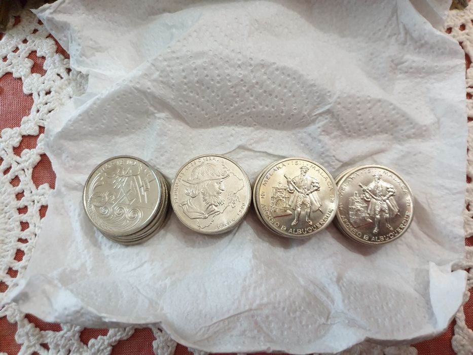 Moedas de 200$ (várias datas)