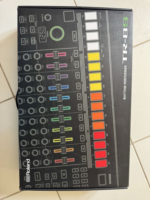 Roland TR-8S caixa de ritmos