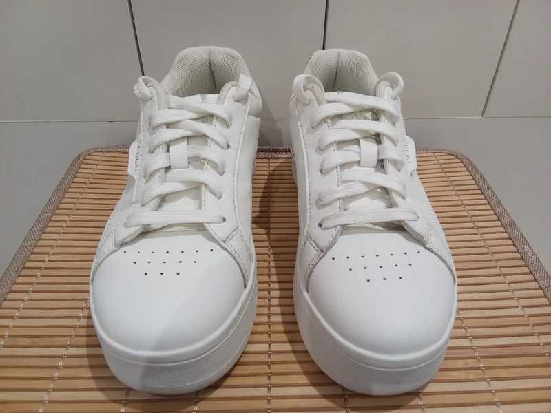 damskie białe sneakersy na platformie marki Kappa roz. 36 wkładka 23,5 cm