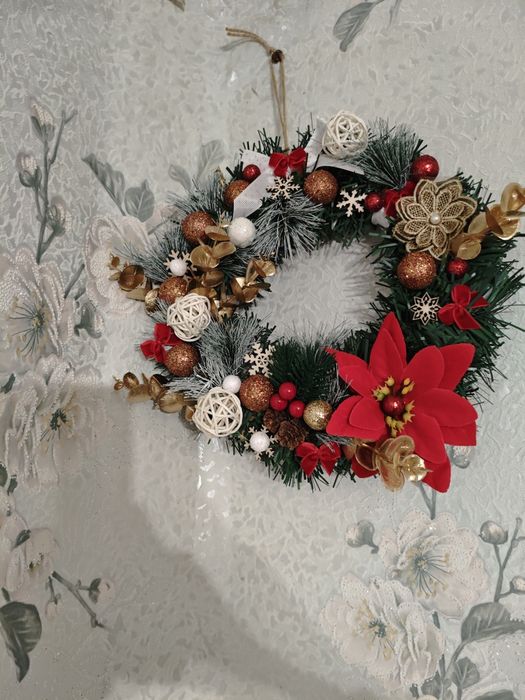 Новорічний віночок для прикраси дому