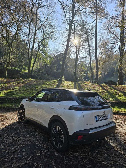 Peugeot e-2008 GT Pack Elétrico – Teto Panorâmico de Abrir