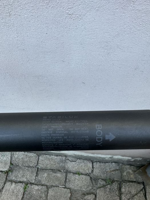 Амортизатор багажника Tesla Y