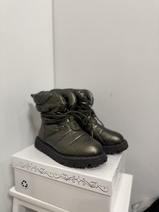 Ботинки трендового кольору