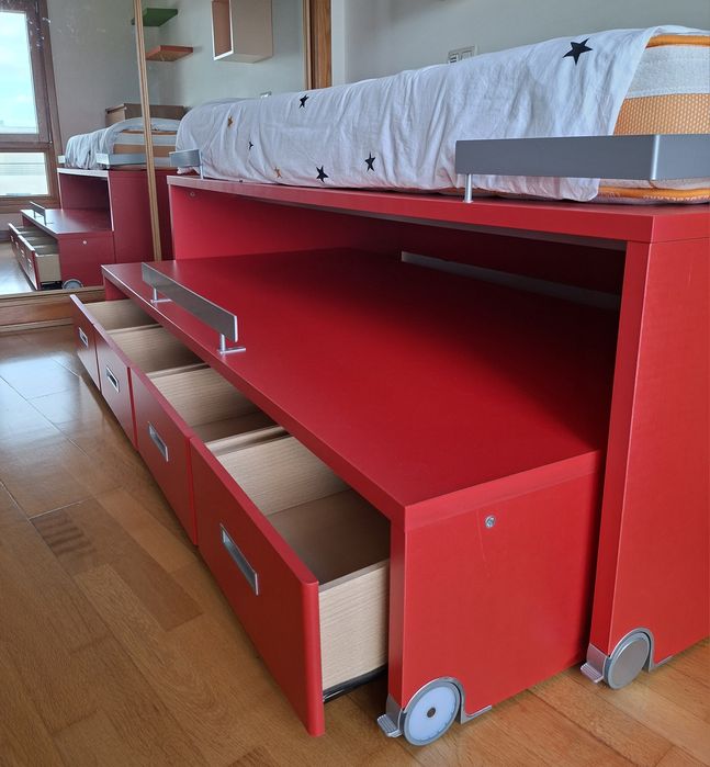 Cama de solteiro dupla e com gavetões