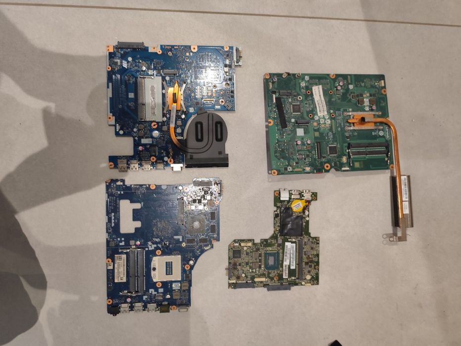 Laptopy uszkodzone  i niekompletne