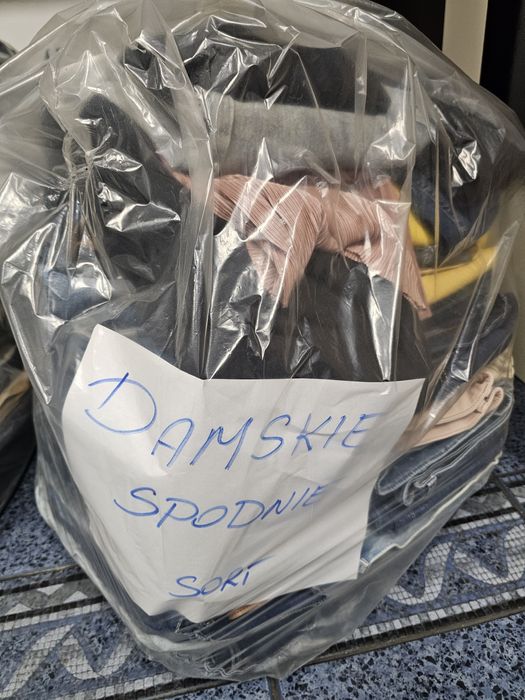 Odzież używana do dalszej odsprzedaży ponad 350 kg