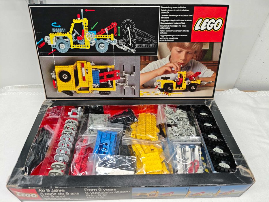 Lego Technic 8846 "Tow Truck"; 1982; [191]