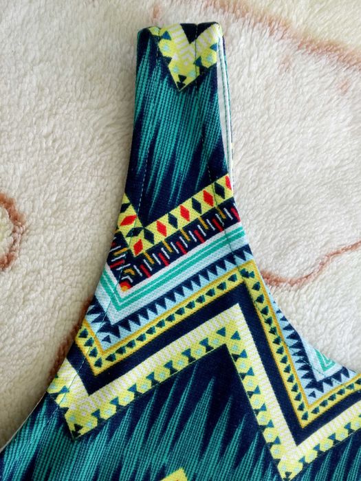 Zielona kolorowa sukienka H&M 38 w zygzaki geometryczne wzory jak nowa