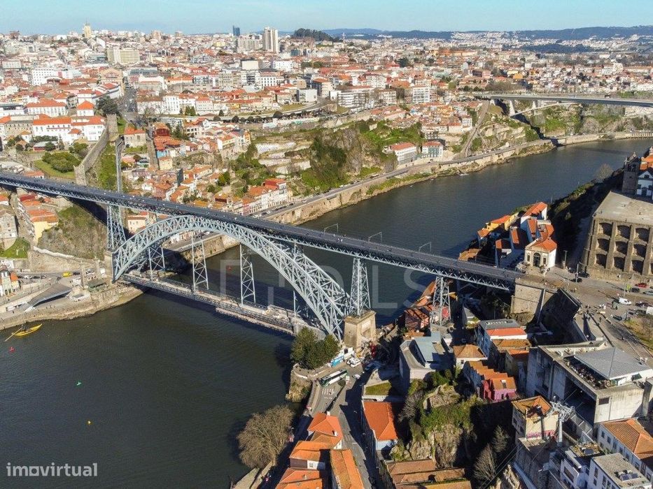 Apartamento T1, num novo empreendimento na Avenida do Aliados, no P...