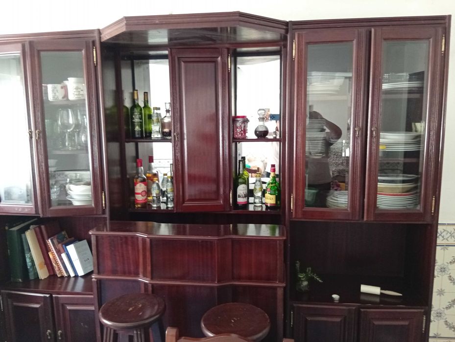 Vende se móvel de sala com bar+ mesa e cadeiras