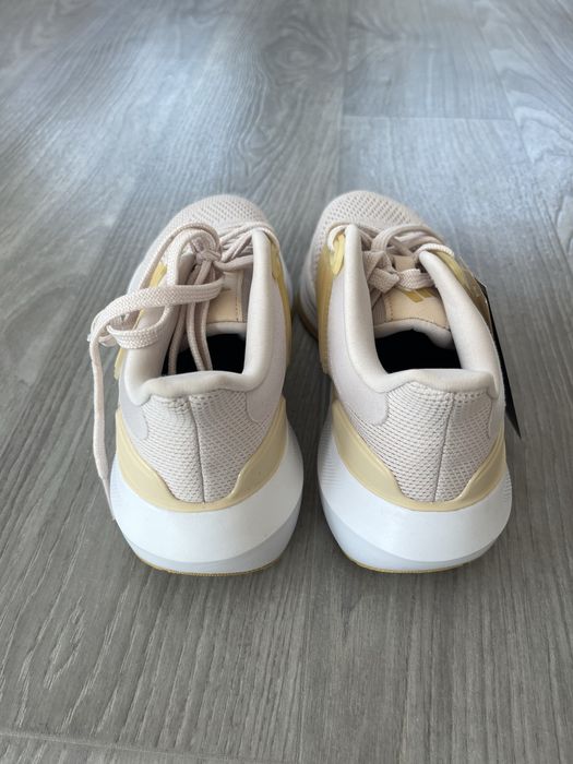 Жіночі кросівки для бігу Adidas Ultrabounce W