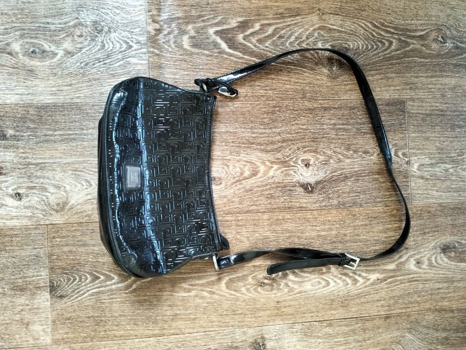 Женская лаковая сумка