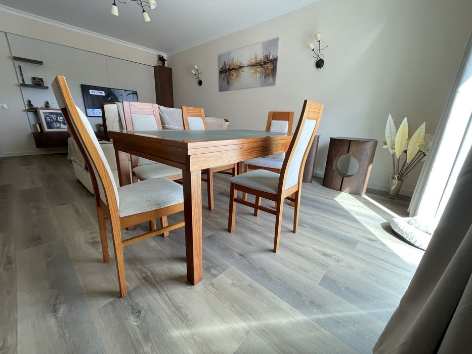 Mesa de jantar e 6 cadeiras