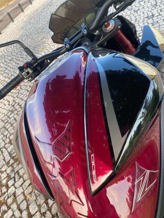 Kawasaki Z800 - Preto e Bordeaux