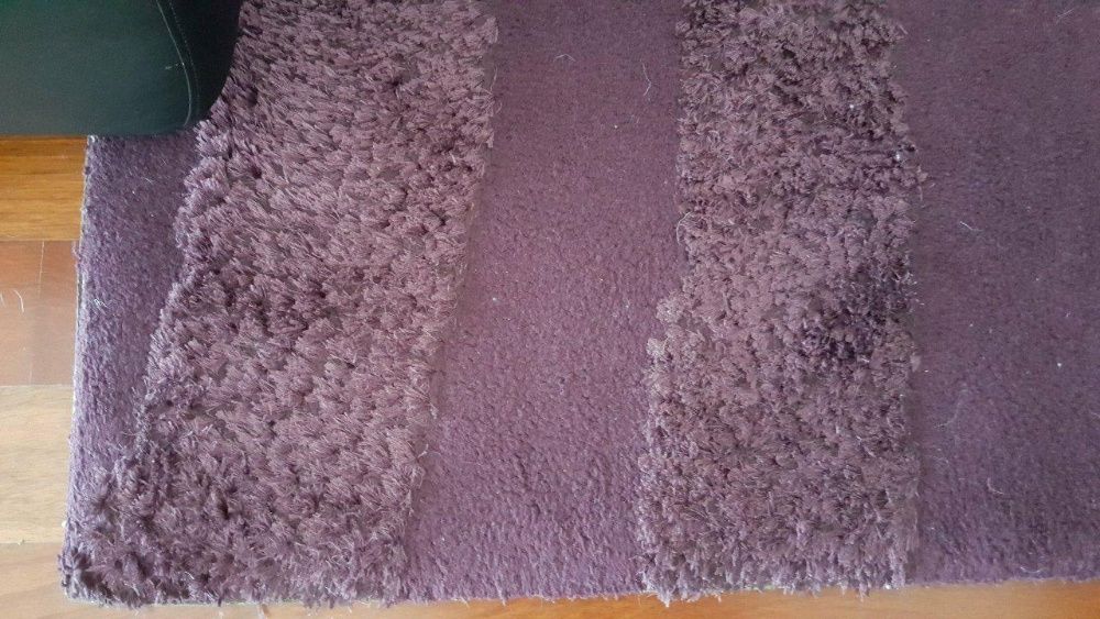 Carpete linda cor beringela-- pouco uso.