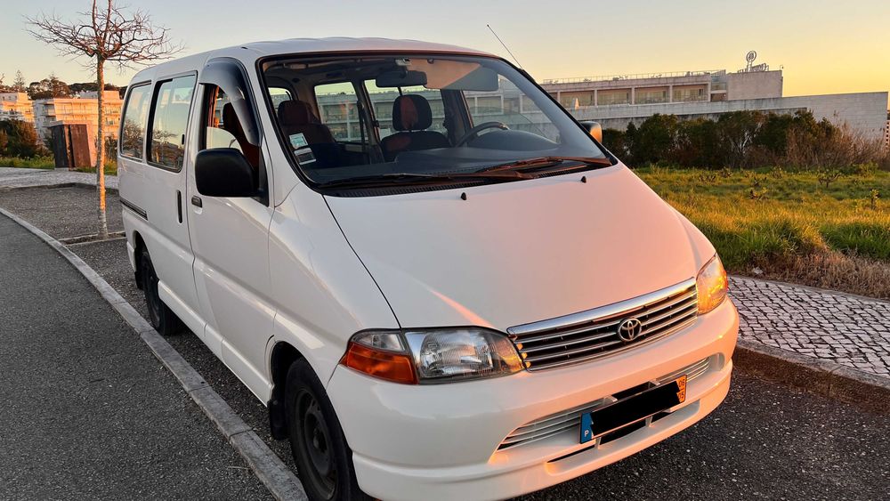 Toyota Hiace de 2006  muito estimada - Classe 1 - 8 Lugares