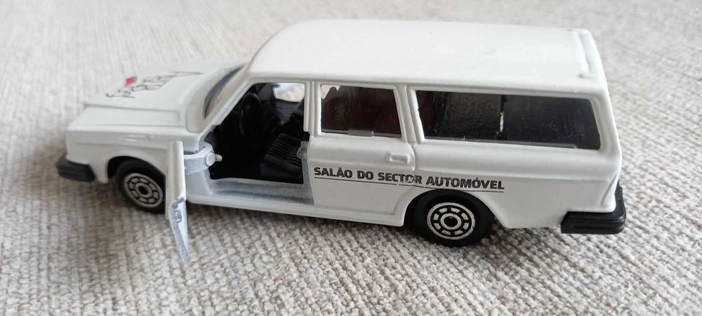 VOLVO 264 (Station wagon) – Miniatura – Norev