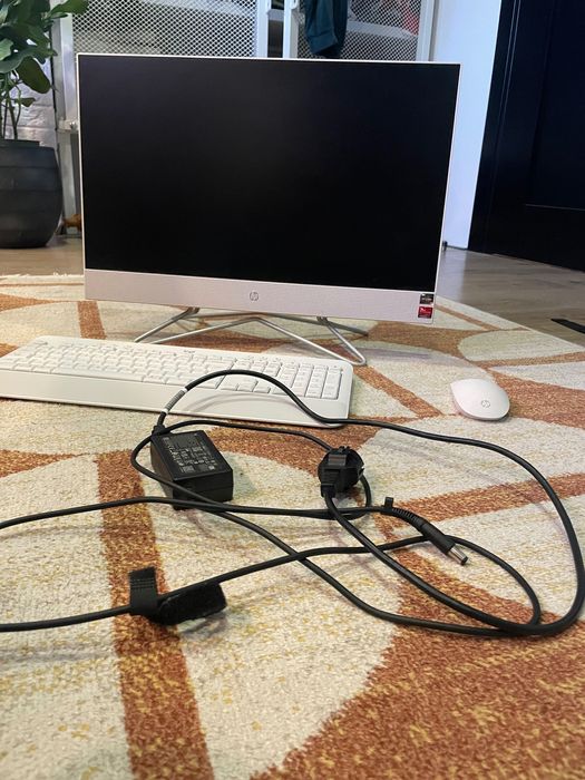Komputer HP ,,ALL IN ONE” używany , model: Q069-24 +klawiatura i mysz