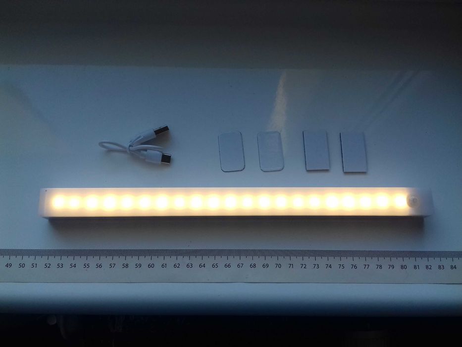 Lampka LED na czujnik ruchu i jasności, 30cm, biały ciepły, akumulator