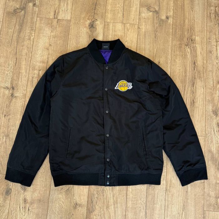 Бомбер куртка New Era Lakers розмір XL