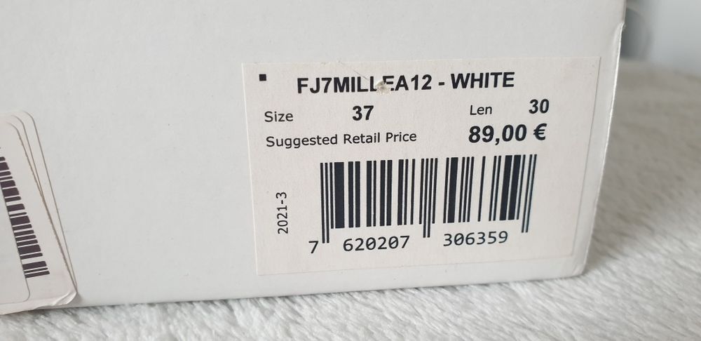 Białe Sneakersy Guess r.37 J.Nowe