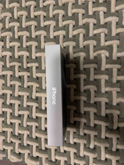 iPhone 16 Pro Max 256GB (SELADO)