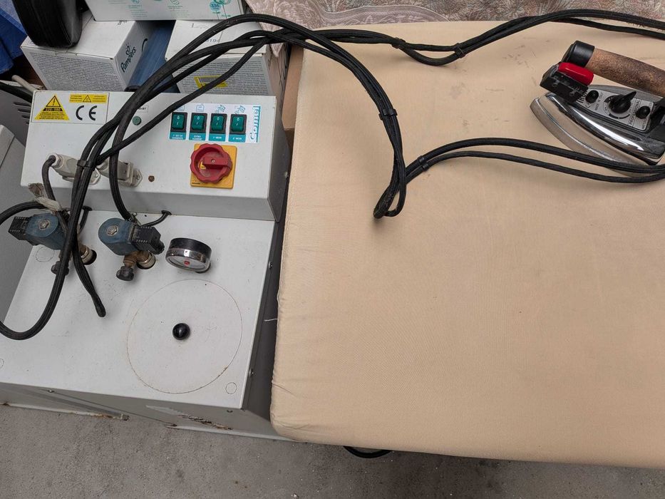 Mesa e caldeira de engomar industrial (Comel)