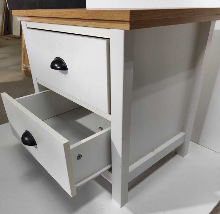 Cama com mesinhas e colchão