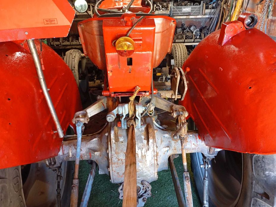 Trator Massey Fergusson 135
