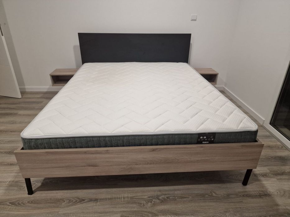 Cama Queen Size em Melamina Carvalho