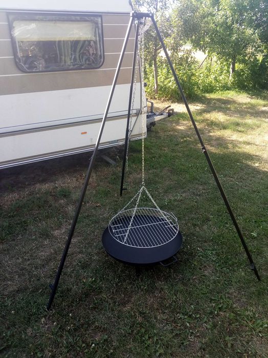 Grill ogrodowy podwieszany