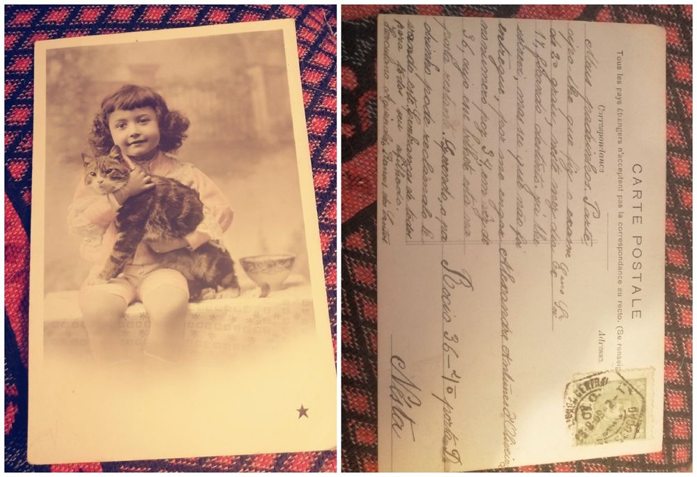 Postais antigos a preto e branco com selo