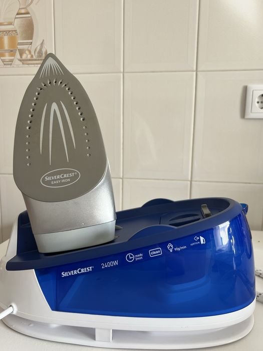 Ferro de engomar com caldeira