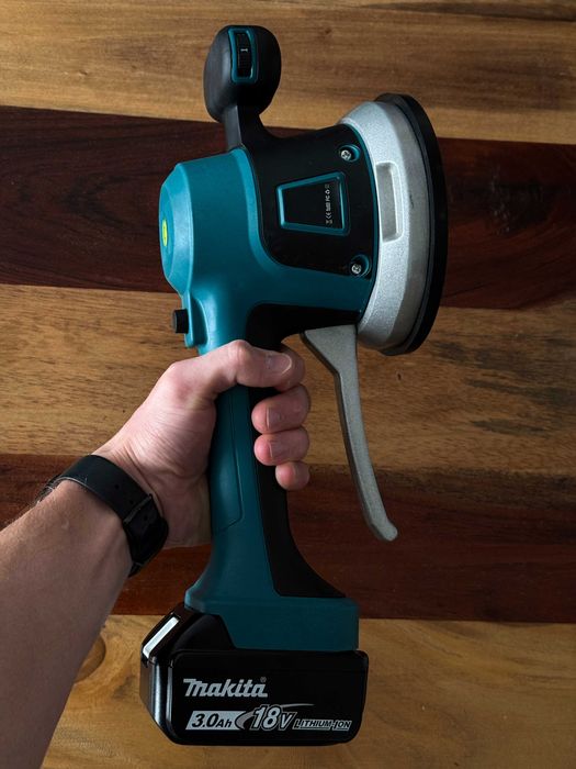 Solidny wibrator glazurniczy na baterie Makita LXT 18V do kafli płytek