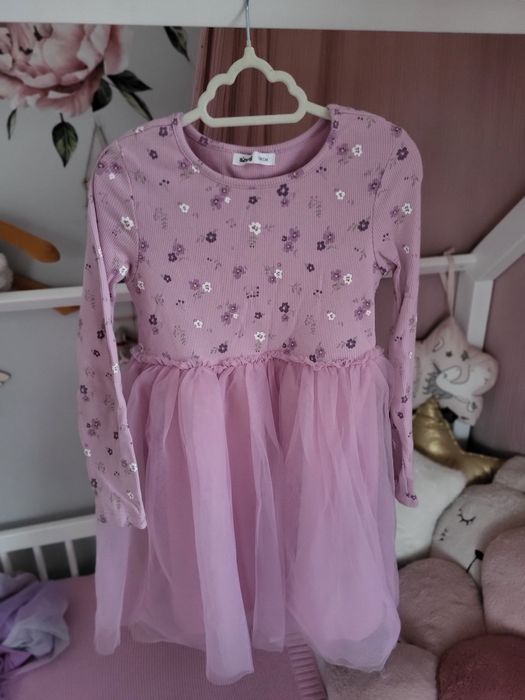 Nowa sukienka r.128
