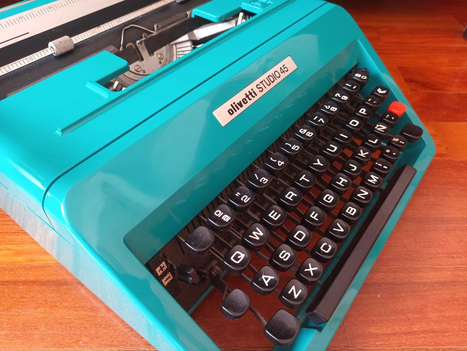 Máquina de escrever Olivetti Studio 45