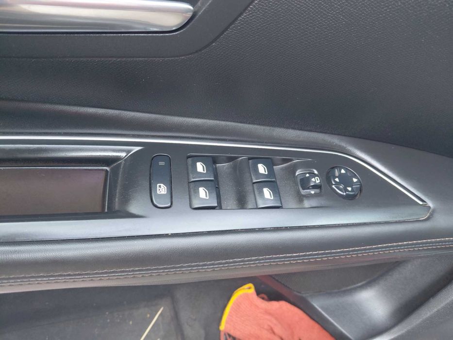 Продам автомобіль Peugeot 3008