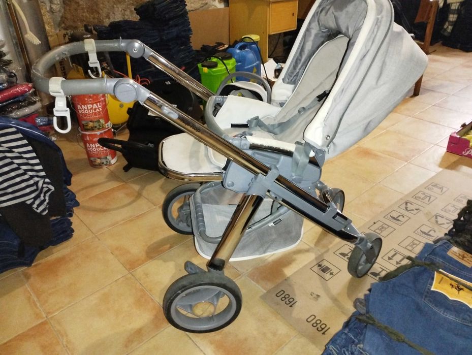 Carrinho de bebe e ovo com base com isofix