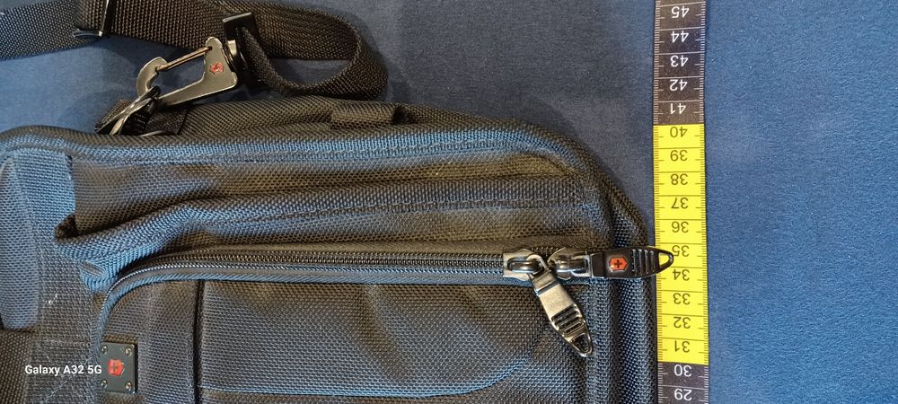 Torba na ramię Victorinox.