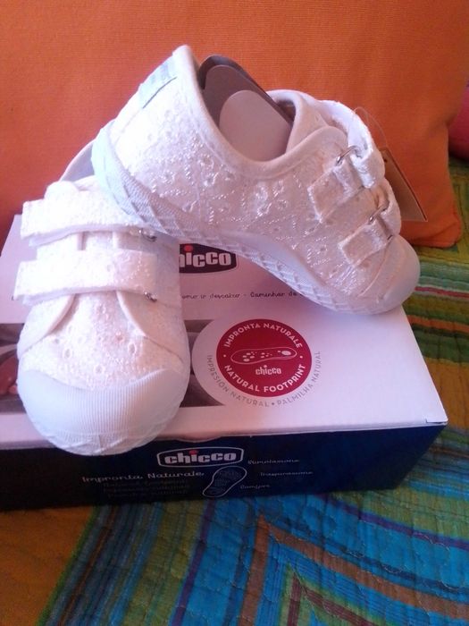 Chicco Shoes, Size 26, NEW