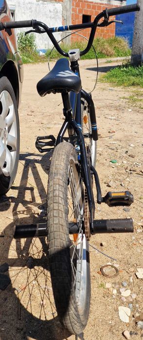 BMX BTWIN Wipe 300 preta com peseiras