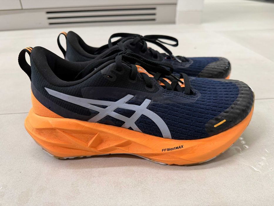 Кросівки бігові Asics NOVABLAST 5 LITE-SHOW 42 (26.5 см)