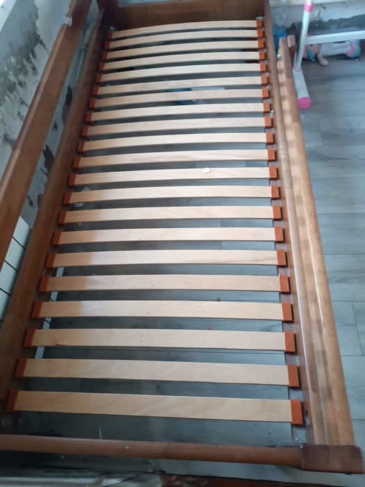 Ліжко односпальне