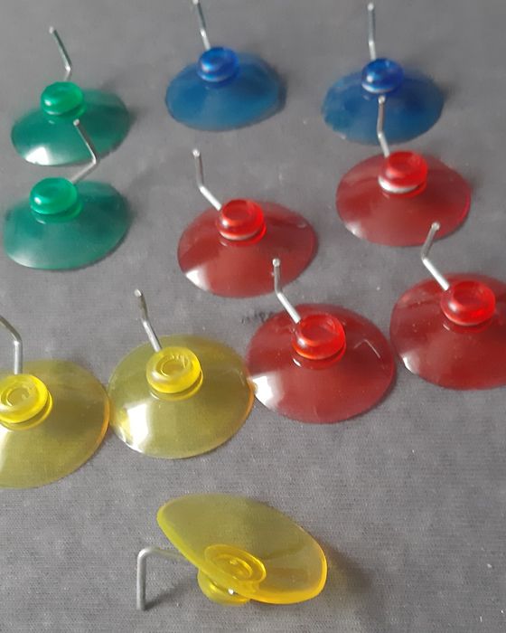 Przyssawki z haczykami.