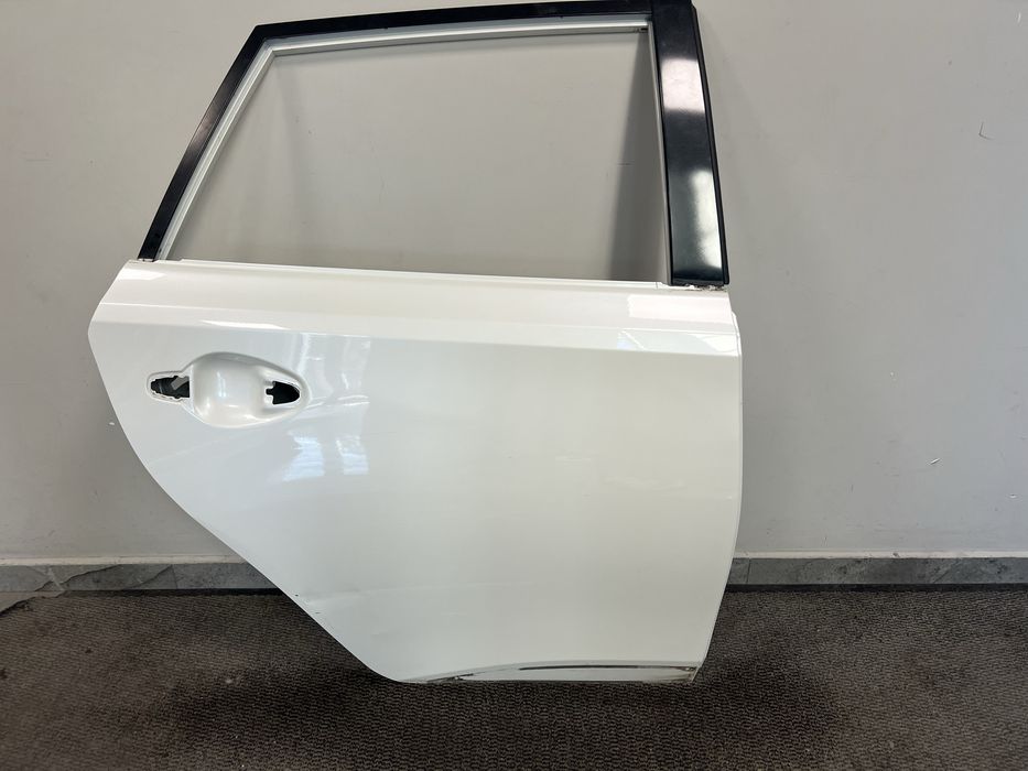 Drzwi tył prawe Toyota Auris II  kod 070 18 rok HB