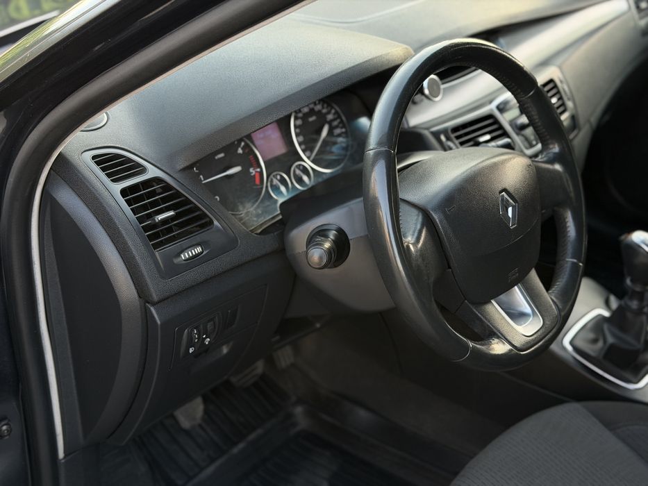 Renault Laguna III гарний стан, чудова техніка.