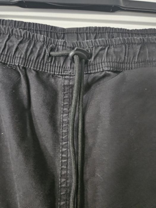 Spodnie joggery Diverse